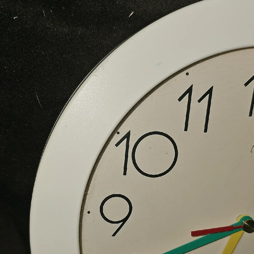 Vintage clock tenon White Wall Multicolor Hands 1980s Decor Mid Century Modern